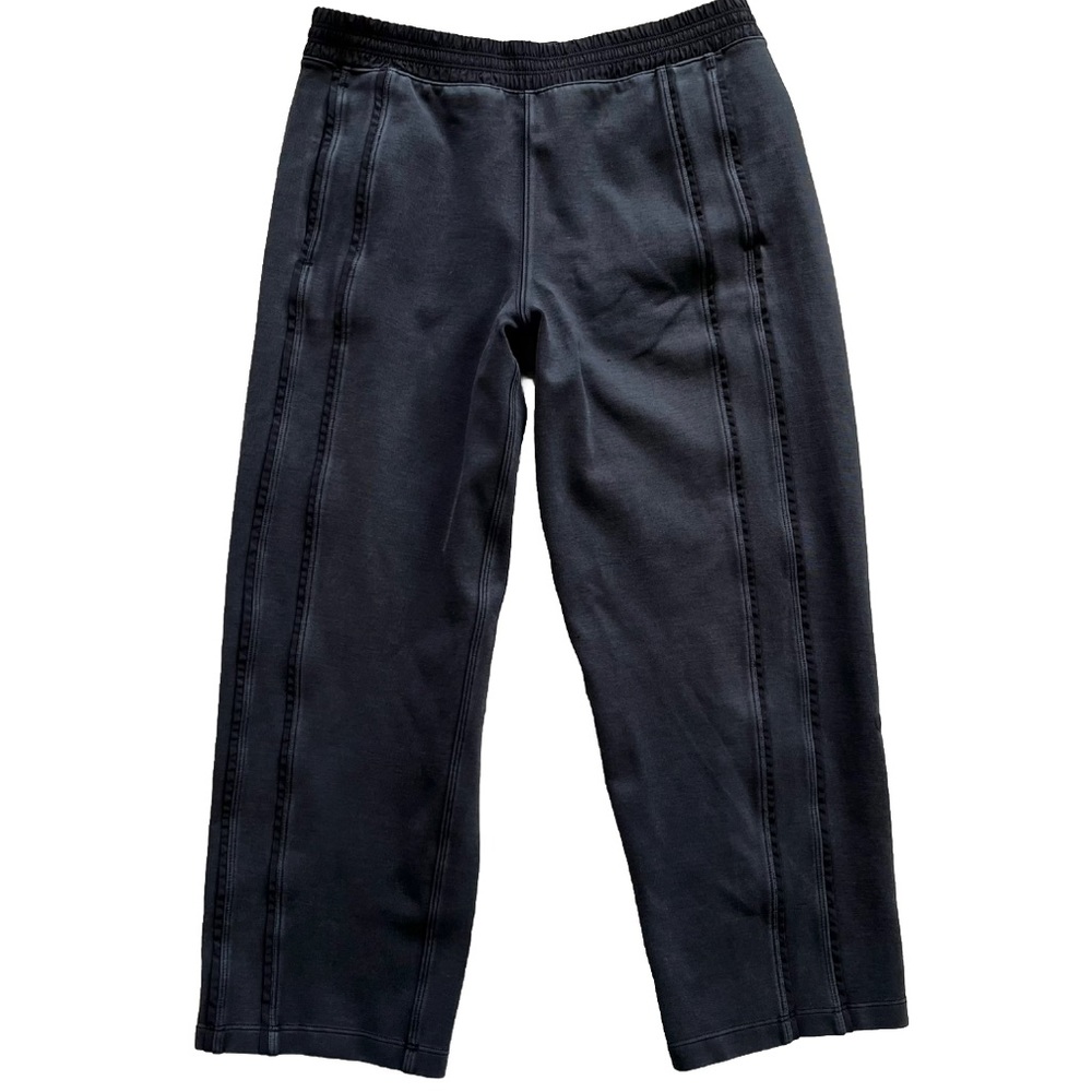 LULULEMON Light Strides Crop Size 4 Minimalist Contemporary Chic Effortless - Picture 9 of 9